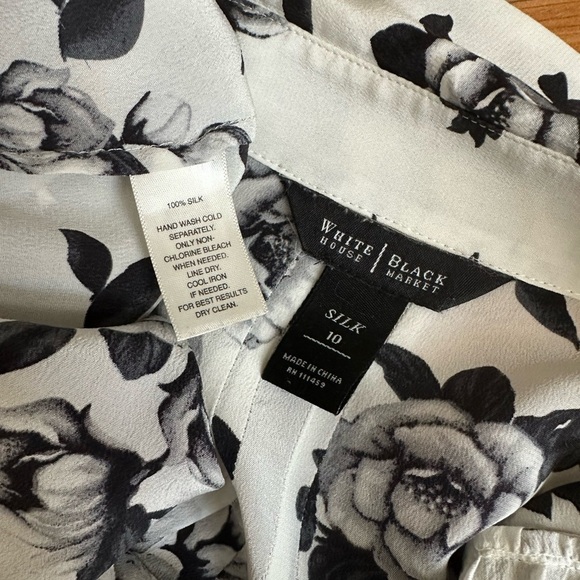 White House Black Market Black and White Floral Button Down Shirt - Picture 6 of 9